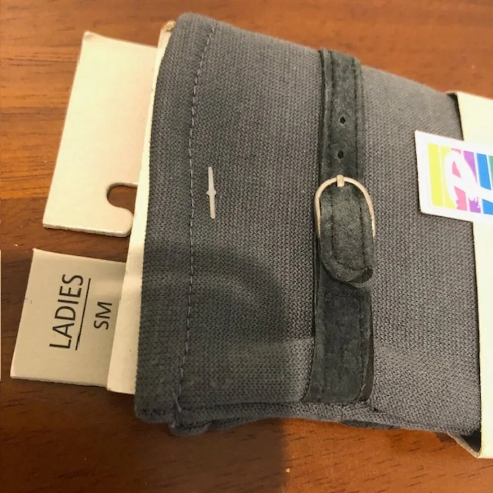 Ladies Driving Gloves Size SM NWT.
